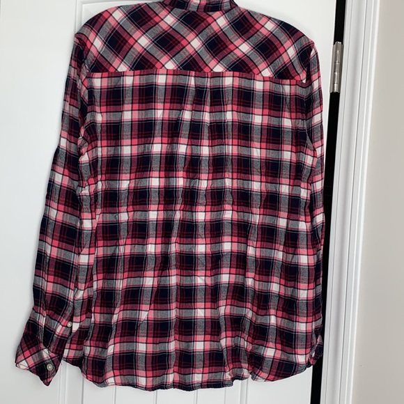 GAP pink, navy, white plaid flannel button down shirt women’s size Med. - Picture 4 of 9